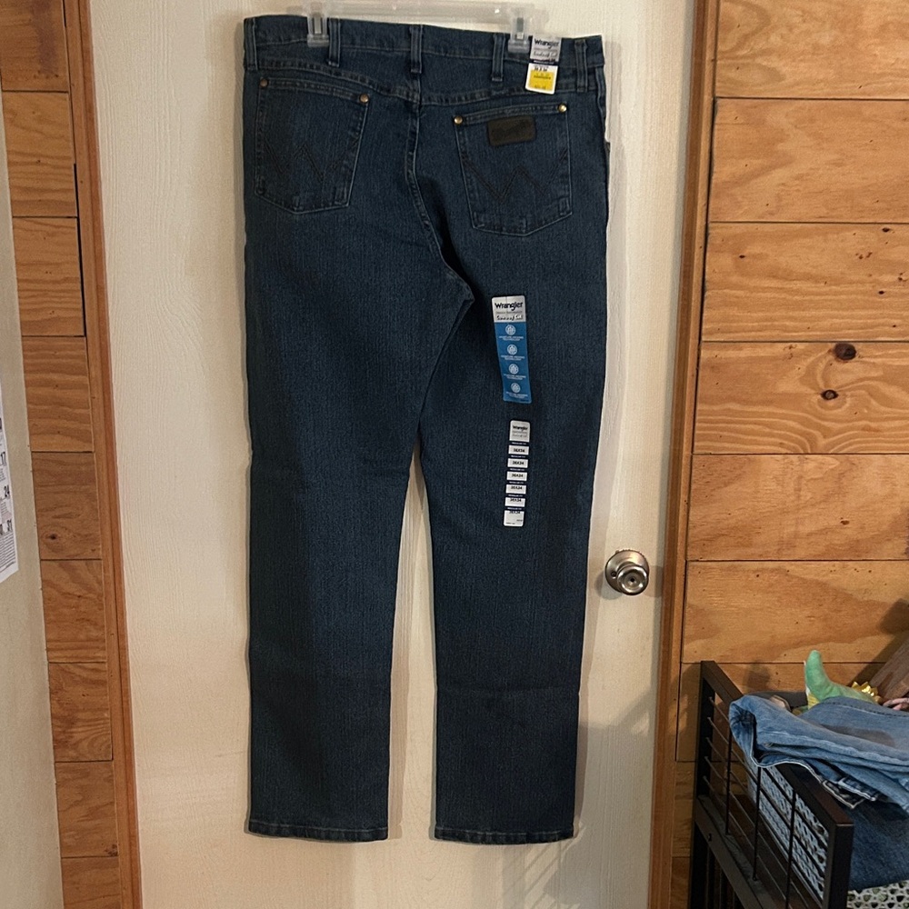 Wrangler Men's Dark Blue Relaxed Jeans 36x34